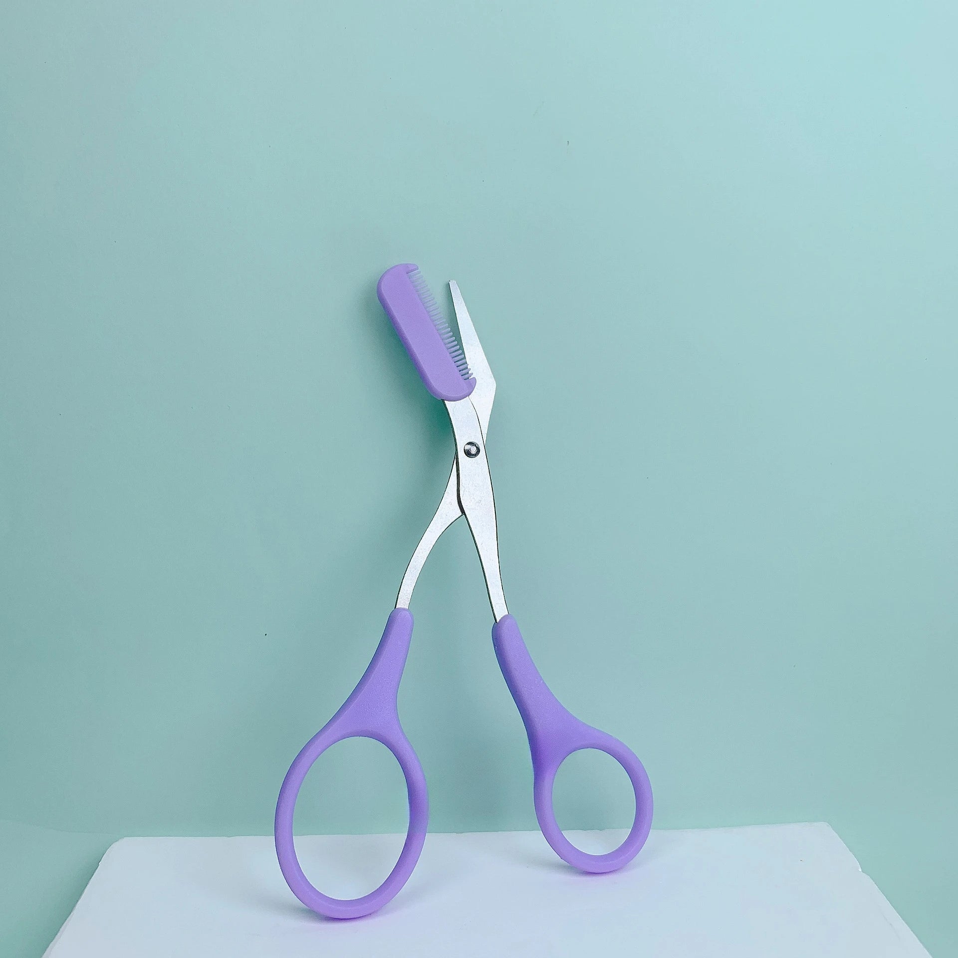 Ciseaux de coupe de sourcils roses avec peigne intégré - acier inoxydable, outil de toilettage précis, créant des sourcils parfaits